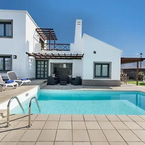 https://ereza-villas-camelot.in-canary-islands.com